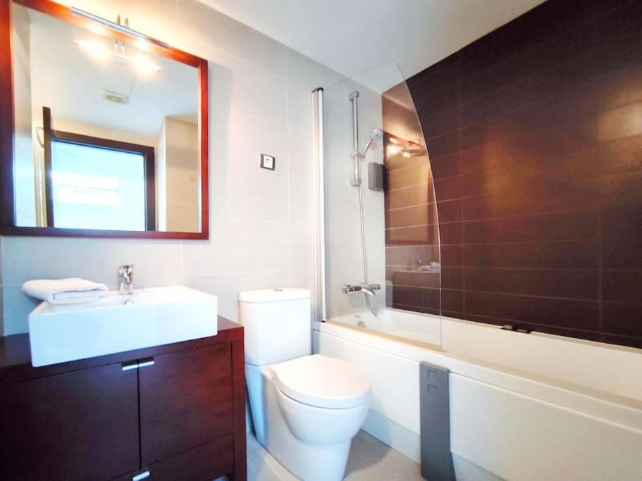 Moderno Apartamento Duplex En Terrassa Centro Eksteriør billede